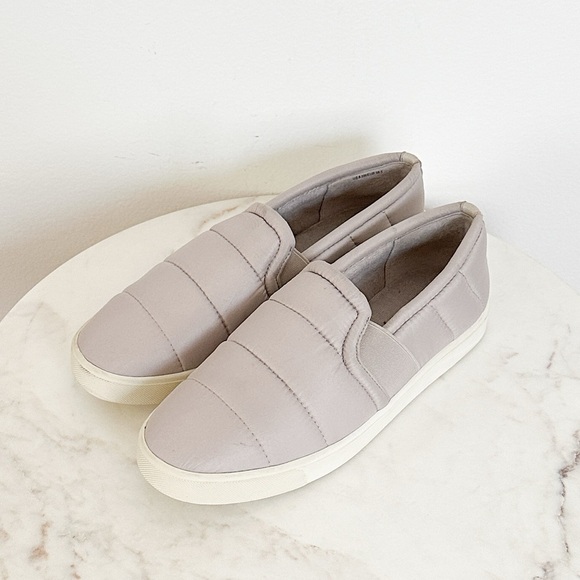 NEW Vince Blair Quilted Slip On Sneaker Cobblestone Size 8.5 - Picture 2 of 7